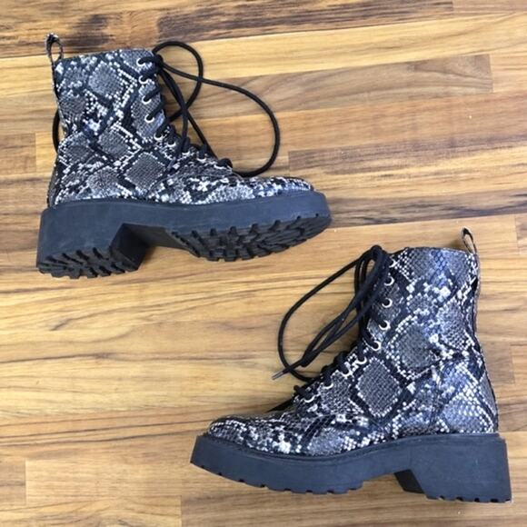 Steve Madden Women’s Combat Boots 6.5 Grunge Reptilecore Snakeskin Y2K Platform - Picture 3 of 9